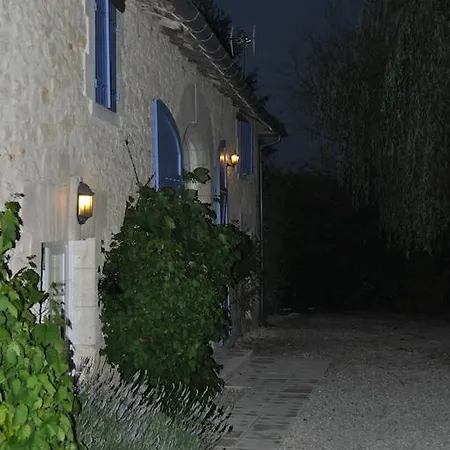 D'hotes La Grange Au Bois Champagne-et-Fontaine